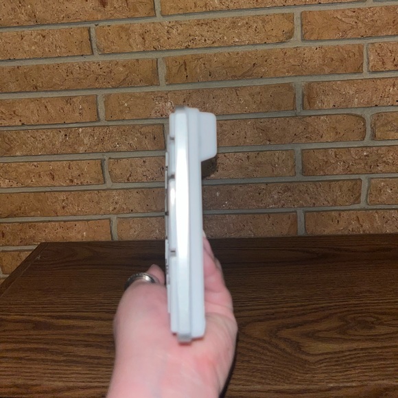 iHome Wireless Keyboard - Picture 2 of 5